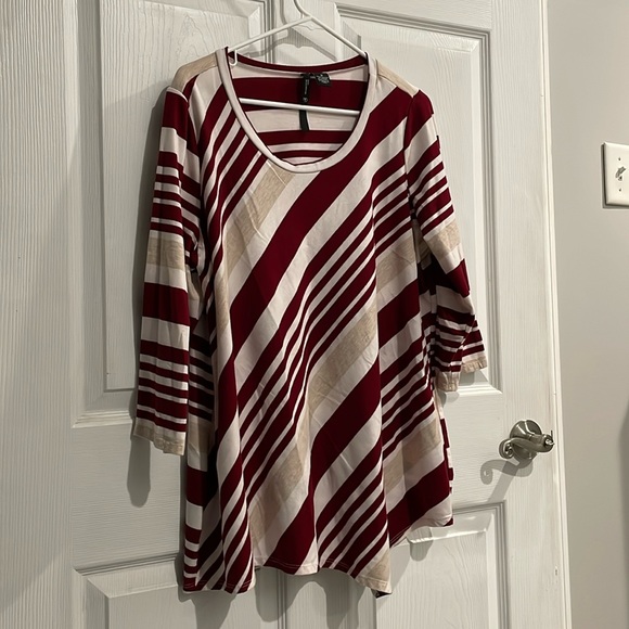 new directions Tops - Women’s 1X 3/4 sleeve top